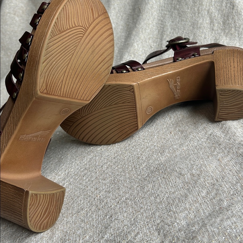 Dansko Dawson Sandals Strappy Leather Platforms Block Heels Woodgrain Size 40 - Picture 9 of 10